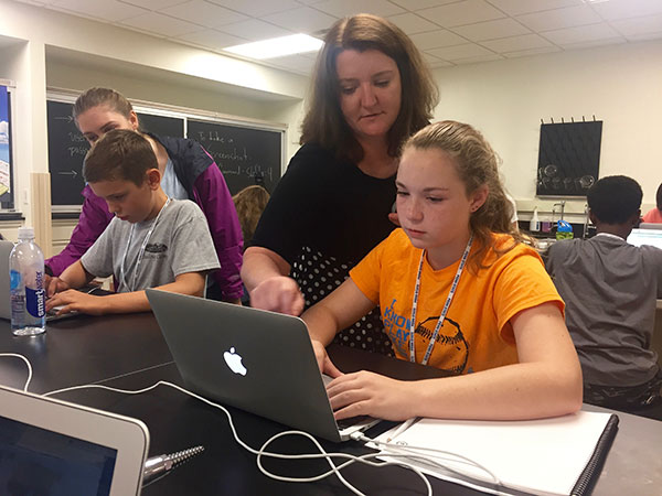 New England Historic Genealogical Society Director of Research Services, Lindsay Fulton helps a student.